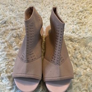 American eagle light pink open toe Sandals